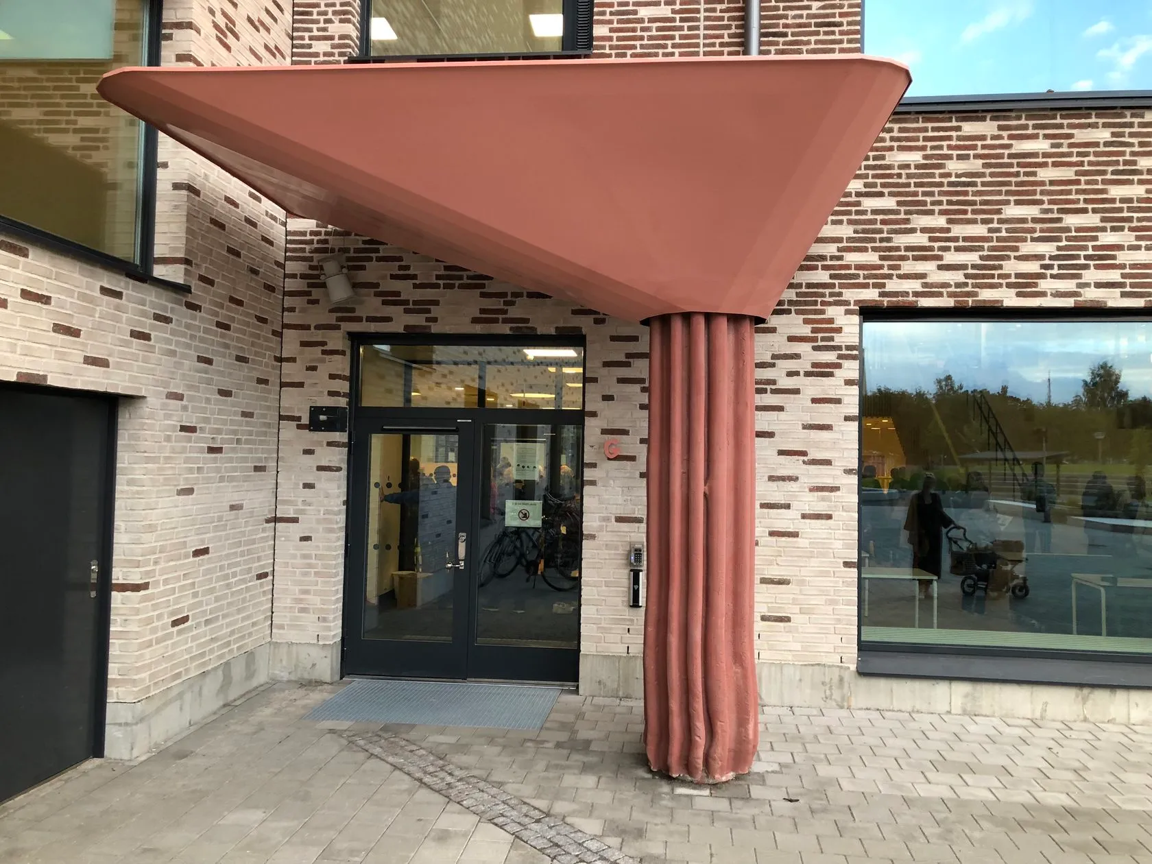 Functions both as a roof and rain drainage