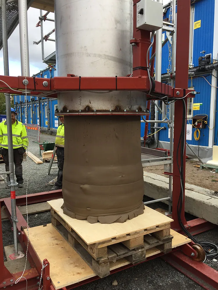 20 tons of clay as concrete mold